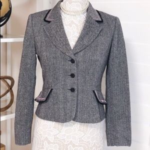 Pre Owned Women’s Tahari Arthur S. Levine Blazer